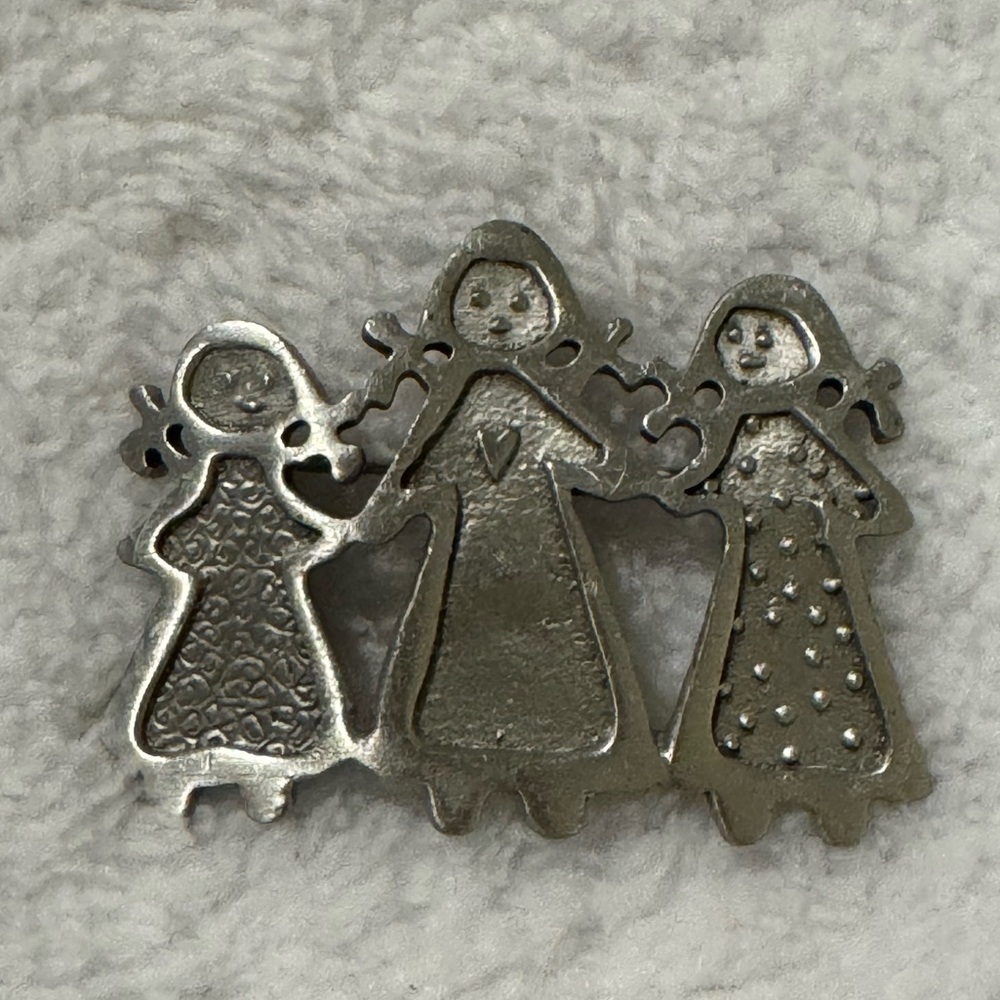 #1184 - VTG Signed Cynthia Webb Three Sisters Brooch Pin Pewter Silver-tone